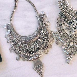 Statement necklace Dylanlex inspired.